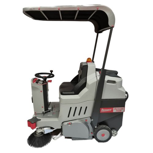 Подметальная машина с местом оператора Bennett Tornado 700bd PLUS (li-ion 24В / 210Ач)