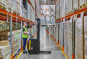 Самоходные электроштабелеры: маневренность и производительность