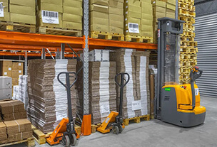 Техника для обслуживания фронтальных паллетных стеллажей