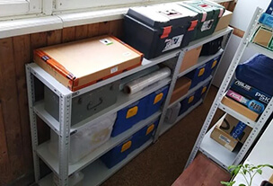 Полочные стеллажи для дома: удобство, стиль, порядок