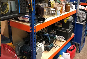 Металлические стеллажи для кладовки: надёжность и порядок