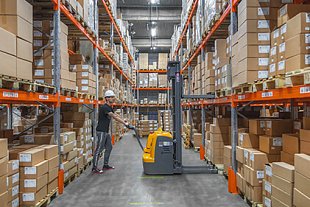 Техника для работы с грузами на поддонах